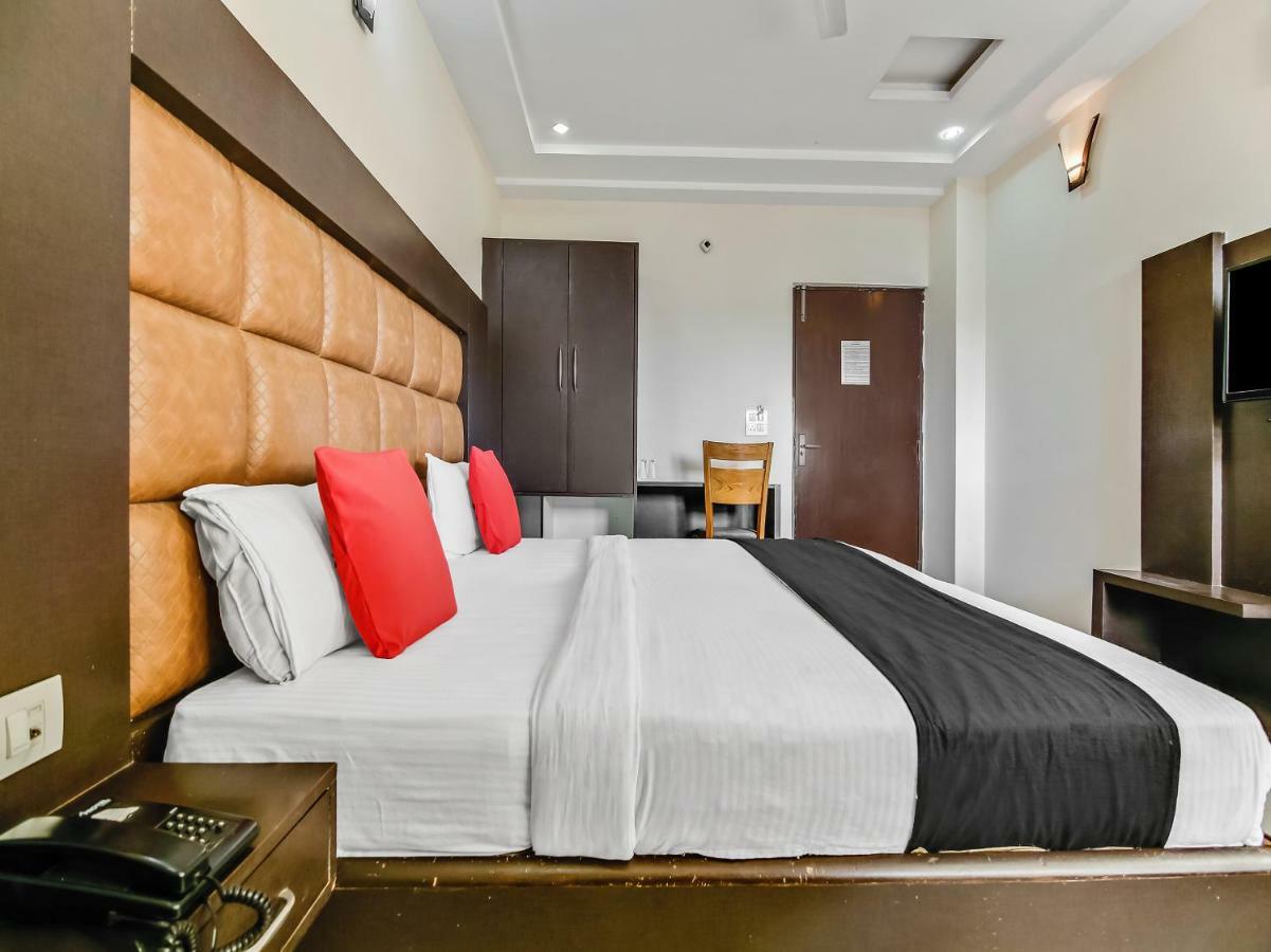 Capital O 32619 Hotel Sugar Palm Гвалиор Экстерьер фото