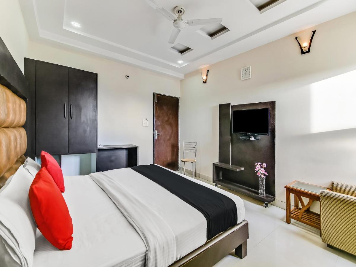 Capital O 32619 Hotel Sugar Palm Гвалиор Экстерьер фото