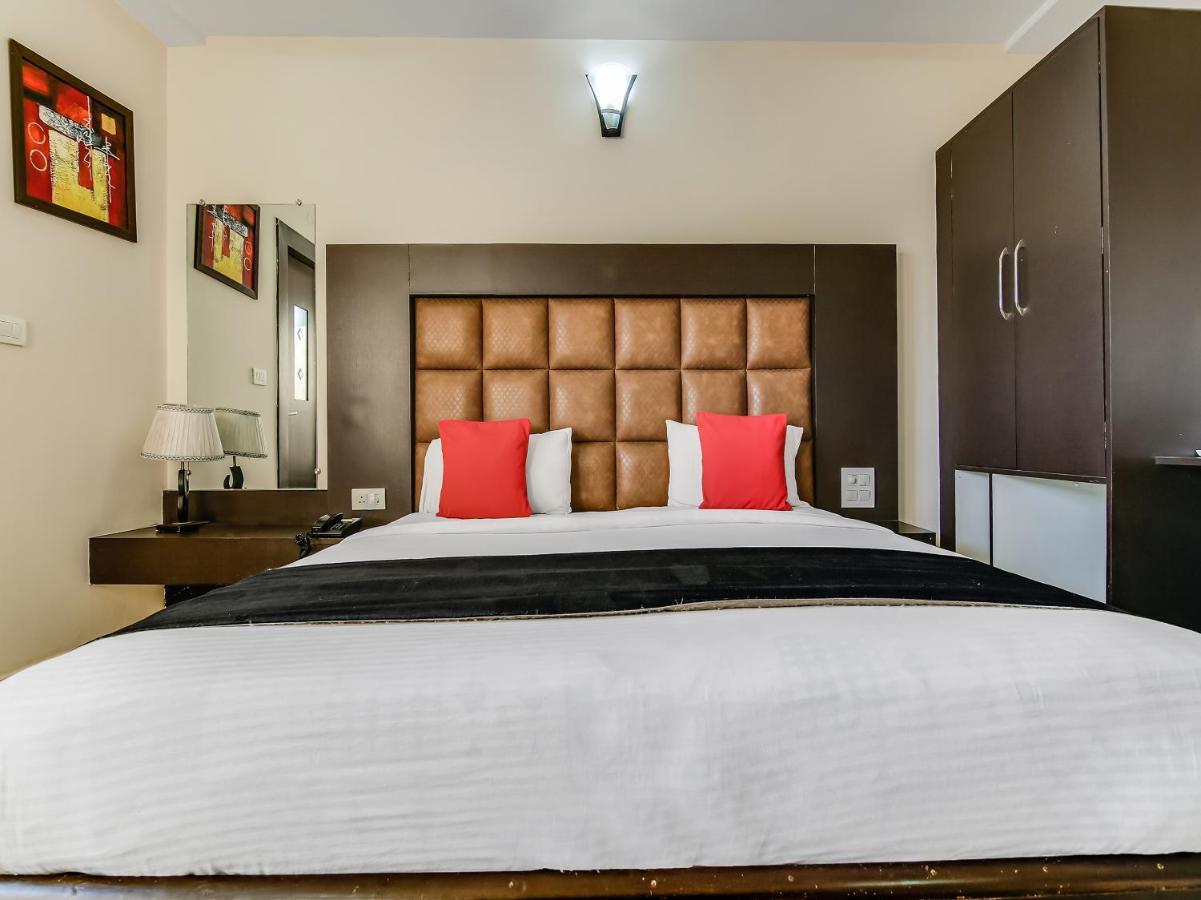 Capital O 32619 Hotel Sugar Palm Гвалиор Экстерьер фото
